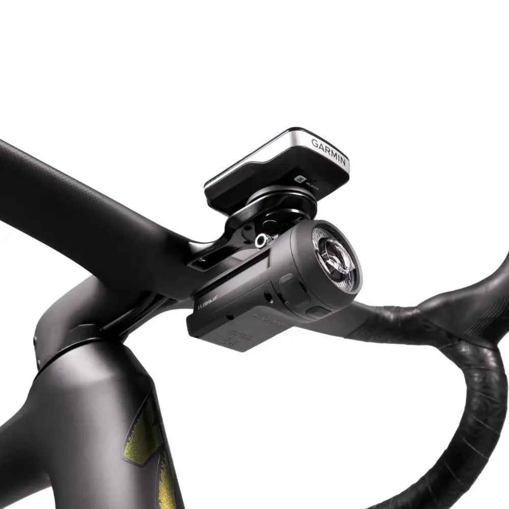 Garmin Radcomputer mit Lupine Lampe am Rad montiert