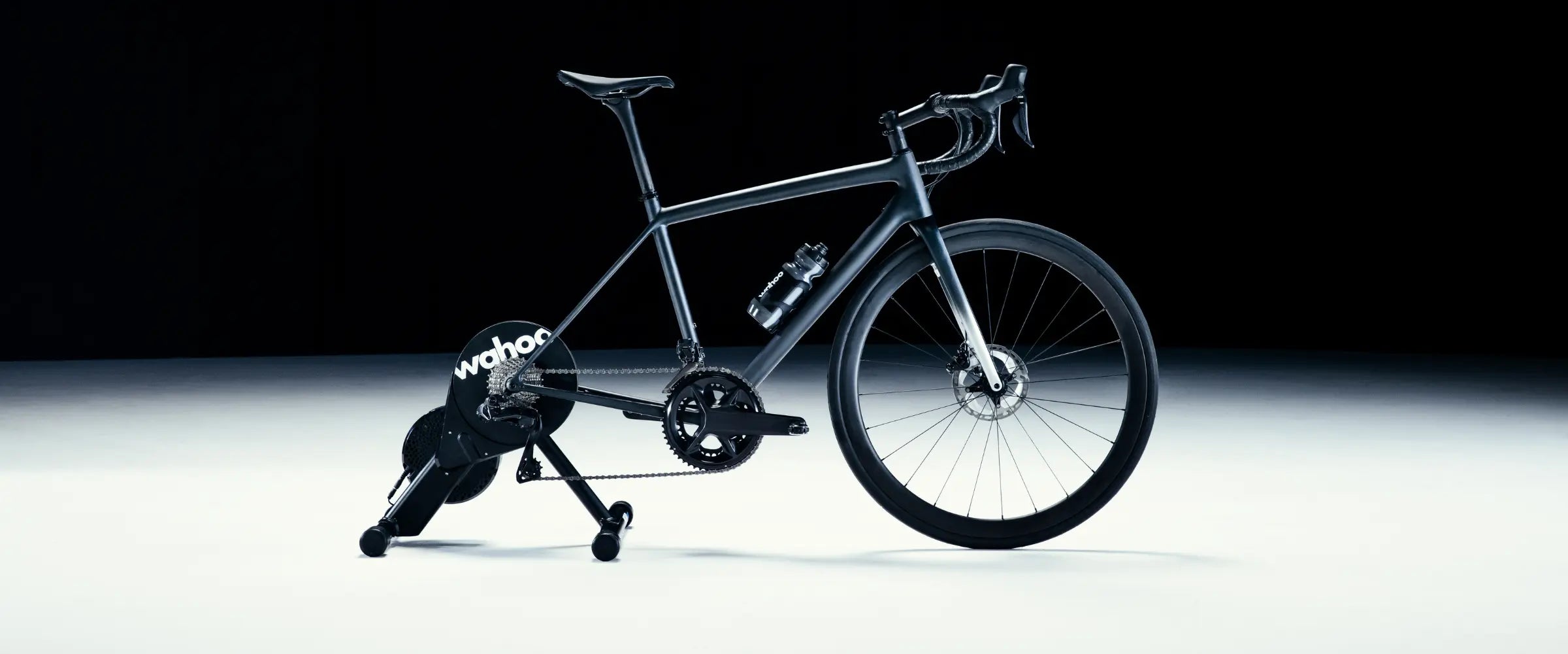 Wahoo Kickr Core mit montiertem Rennrad