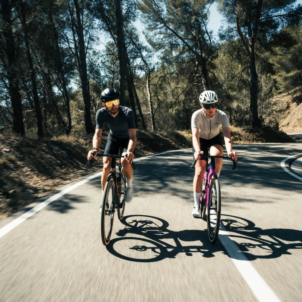 Fahrradfahrerin auf einem Liv Langma