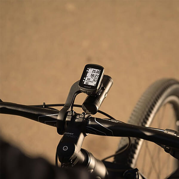 Garmin Edge 130 Plus GPS Fahrradcomputer an einer Lenkerhalterung