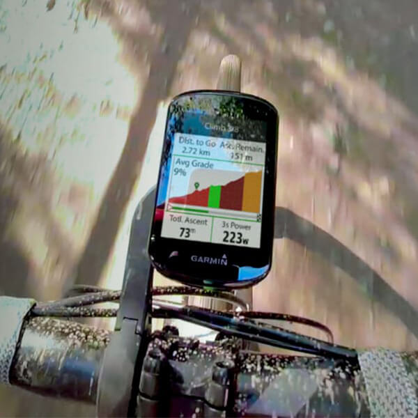 Garmin Edge 530 GPS Fahrradcomputer am Lenker eines Gravel Bikes