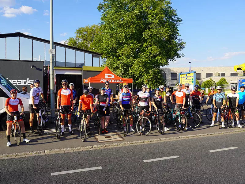 Paceheads Community Rides in Göttingen mit einer großen Rennradgruppe